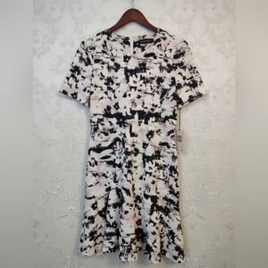 Ivanka Trump Fit & Flare Dress Black/White Abstract Floral | Short Sleeve Size 8